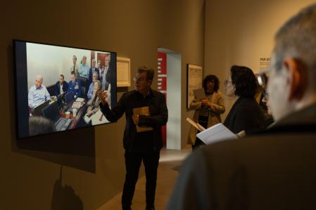 El Born CCM i el Memorial Democràtic presenten l’exposició d’art contemporani ‘Per què la guerra?’
La mostra presenta una selecció d’obres que conviden a reflexionar sobre el que envolta les guerres i les ferides que causen en les persones, els espais i els paisatges