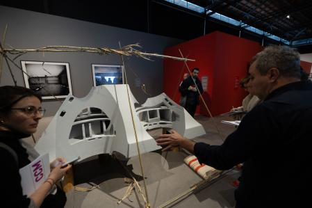 El Born CCM i el Memorial Democràtic presenten l’exposició d’art contemporani ‘Per què la guerra?’
La mostra presenta una selecció d’obres que conviden a reflexionar sobre el que envolta les guerres i les ferides que causen en les persones, els espais i els paisatges