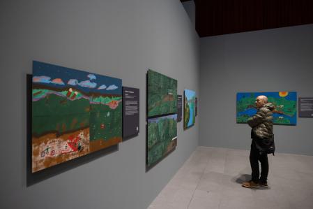 El Born CCM i el Memorial Democràtic presenten l’exposició d’art contemporani ‘Per què la guerra?’
La mostra presenta una selecció d’obres que conviden a reflexionar sobre el que envolta les guerres i les ferides que causen en les persones, els espais i els paisatges