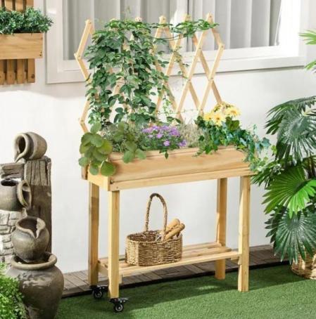 Huerto urbano elevado madera con ruedas Outsunny, Leroy Merlin, 65 euros.