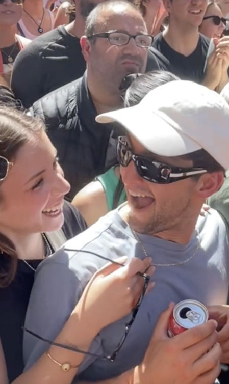 La emoción del joven al ver la pirotecnia ha conquistado a los valencianos en redes