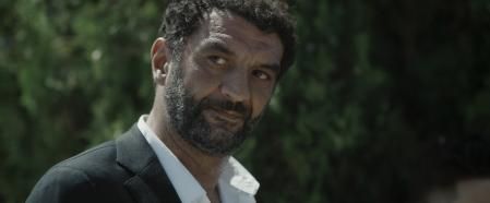 Ramzy Bedia interpreta a un estafador brillante: no sabe leer pero sí robar miles de millones al Estado francés.