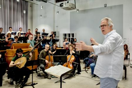 Un momento del ensayo de Christoph Prégardien con el conjunto Vespres d'Arnadí en el Espai del Palau