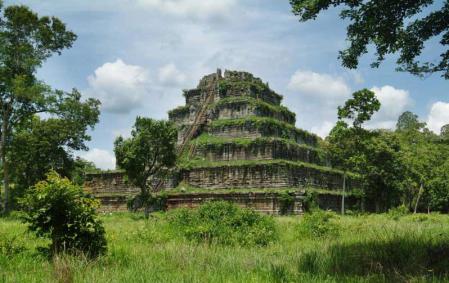 Templo de Jayavarman IV en Koh Ker.