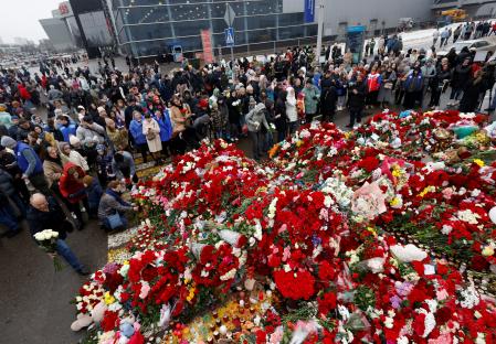 People gather at a makeshift memorial to the victims of a shooting attack set up outside the Crocus City Hall concert venue in the Moscow Region, Russia, March 24, 2024. REUTERS/Maxim Shemetov