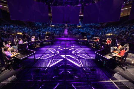 A la izquierda el equipo de Singapore Paper Rex y a la derecha los estadounidenses Sentinels el sábado 23 de marzo