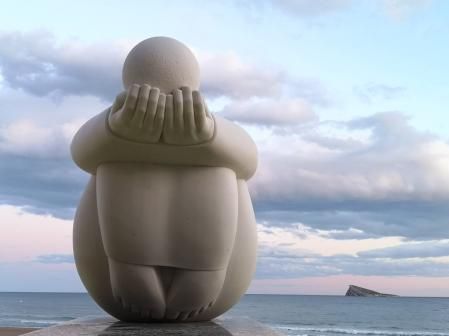 'Conciencia' de Jiménez Deredia en Benidorm