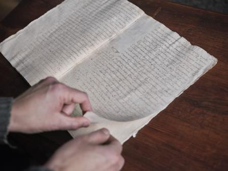 El documento fundacional de Hostal de Pinós&nbsp;se encuentra en el Museo Diocesano y Comarcal de Solsona