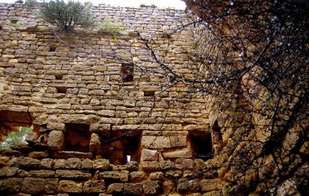Interior de las paredes en la Torre de Cal Rei.