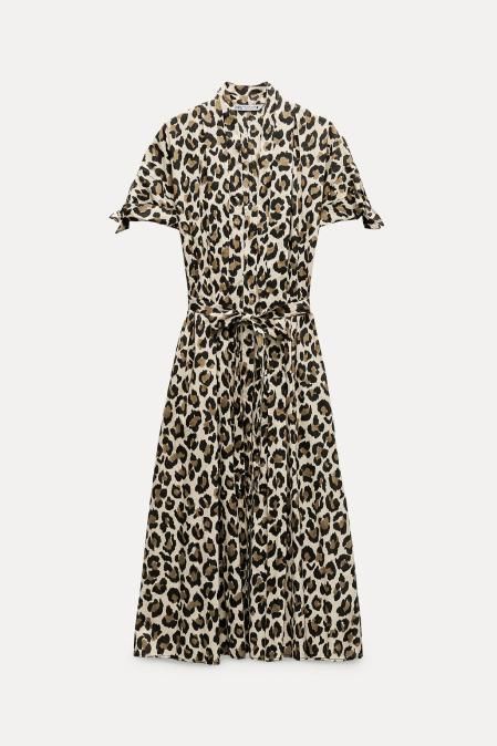 Vestido camisero de estampado leopardo de Zara