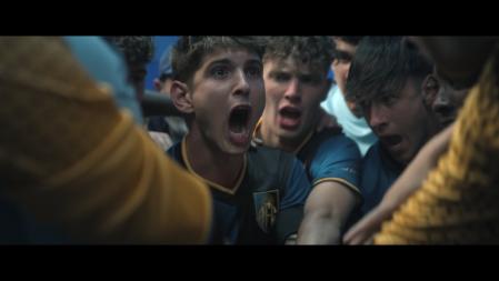 Marc Soler encuentra el matiz y la humanidad en la mirada de su personaje.