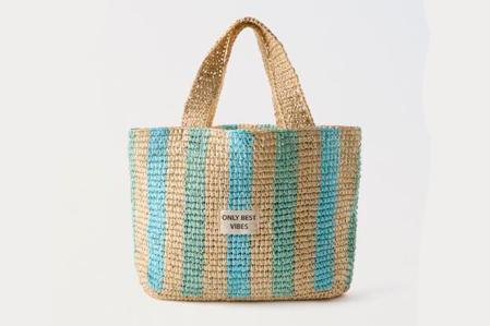 Shopper tipo rafia, 19,95 euros.