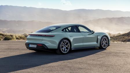 El anagrama trasero de Porsche con apariencia de vidrio se ofrece por vez primera retroiluminado