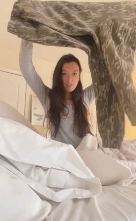 La prenda que utiliza la protagonista