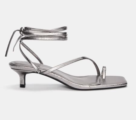 Sandalias de Pull&Bear.