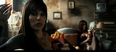 Jedet y La Zowi en un clip que da para guion de una serie negra.