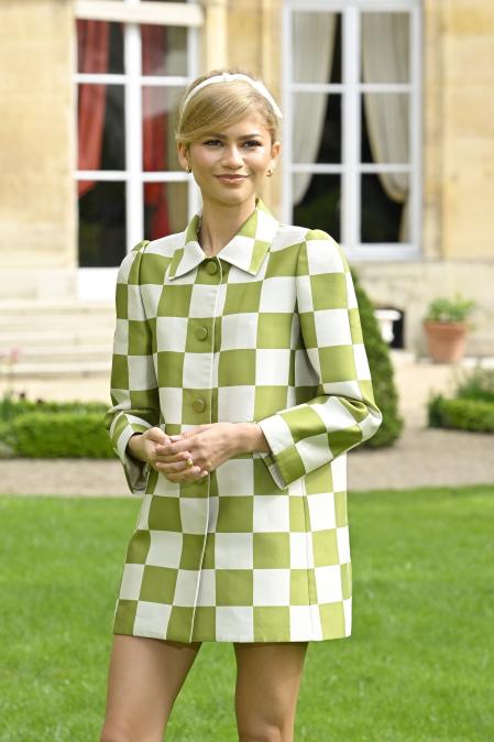 Zendaya con su look vintage de Louis Vuitton en la Maison De L'Amerique Latine de París