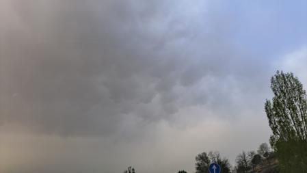 Mammatus y polvo en suspensión.