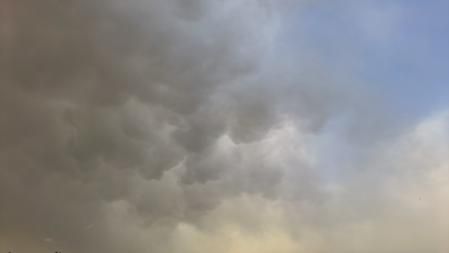 Mammatus y polvo en suspensión.