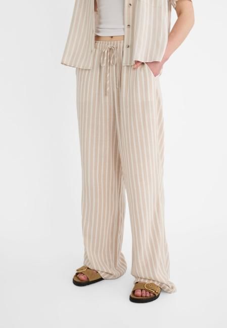 Pantalón con estampado de rayas de Stradivarius