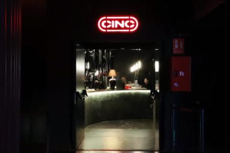 La entrada a Cinc