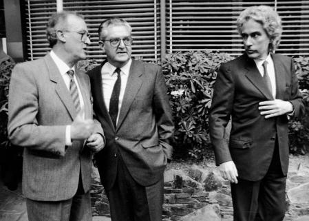 Marià Lorca, entonces alcalde de Figueres, elabogado Miguel Doménech y el pintor Antoni Pixot, en una imagen tomada durante el ingreso de Dalí en la Clínica Quirón