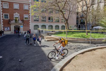 Este es el parterre de la plaza Castella convertido en espacio infantil
