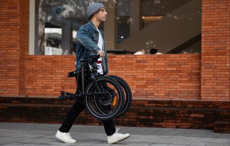 La bici eléctrica más ligera del mundo te avisa si alguien intenta robarla.