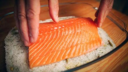 el PDRN (Polidesoxirribonucleótido) se extrae del ADN del salmón