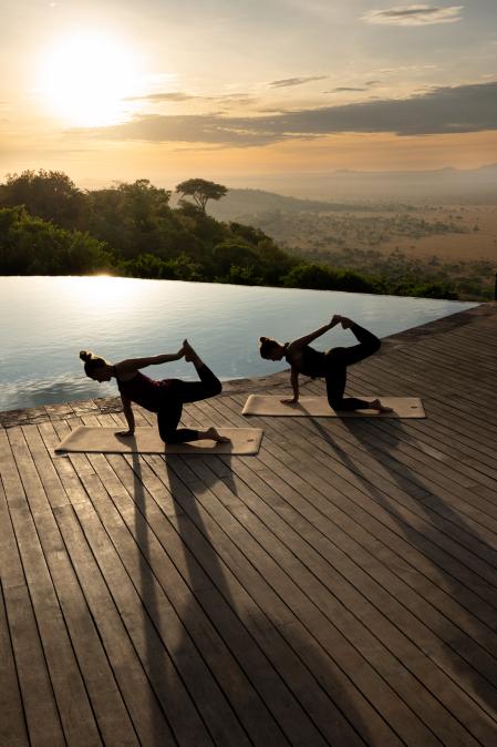 El Singita Sasakwa ofrece sesiones de yoga en plena sabana
