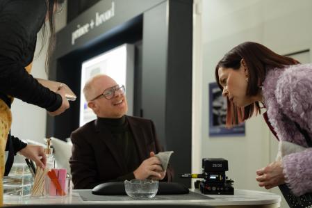 Los simpáticos asesinos semanales siempre son caras conocidas de la televisión como Jesse Tyler Ferguson de Modern family.