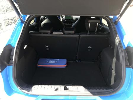 Tiene una buena capacidad de carga: 456 litros, ampliables a 1.216 abatiendo el respaldo de la banqueta trasera&nbsp;&nbsp;