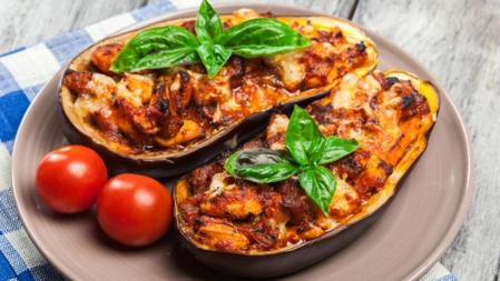 Cómo hacer berenjenas rellenas en el microondas