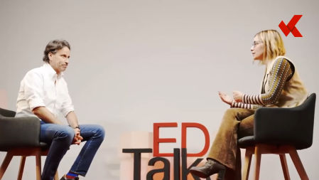 Victor Küppers (i), en su entrevista con las Charlas TED España.