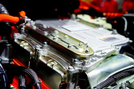 El motor de un coche eléctrico es más sencillo que uno de combustión interna