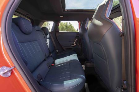 La habitabilidad de las plazas traseras es propia de un vehículo de dimensiones contenidas&nbsp;&nbsp;