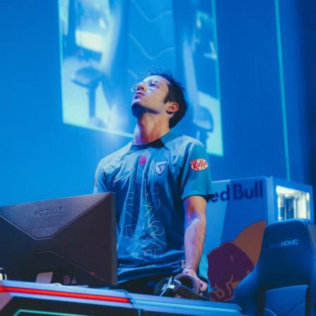 Pau Caire (@Sisqui) el mejor jugador español del Super Smash Bros.
