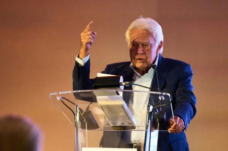 El expresidente de l Gobierno de España, Felipe González, interviene durante las II Jornadas de Incendios Forestales y Riesgos Naturales, a 29 de noviembre de 2024 en Sevilla (Andalucía, España). El presidente de la Junta de Andalucía, Juanma Moreno, interviene en las II Jornadas de Incendios Forestales y Riesgos Naturales, que organizan la Fundación Felipe González y la Revista RIyRN. En este acto, ha sido partícipe el expresidente del Gobierno de España, Felipe González.
