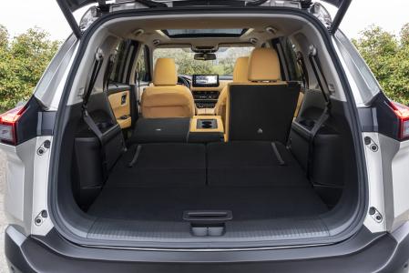El maletero con cinco plazas tiene una capacidad de 575 litros y se puede ampliar abatiendo el respaldo de la segunda fila&nbsp;