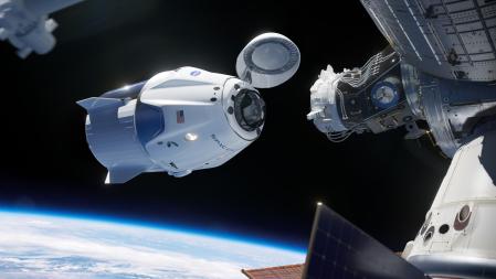 La Dragon Demo-2 de SpaceX en su aproximación a la Estación Espacial Internacional, el 31 de mayo de 2022.