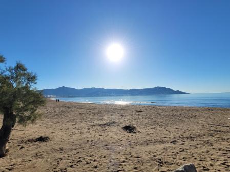 Amanecer luminoso en Roses.