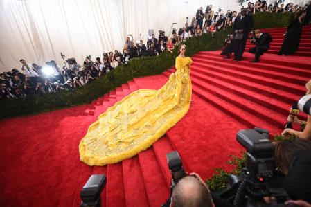 Rihanna asiste a la gala benéfica del Costume Institute 'China: Through The Looking Glass' en el Museo Metropolitano de Arte el 4 de mayo de 2015 en Nueva York