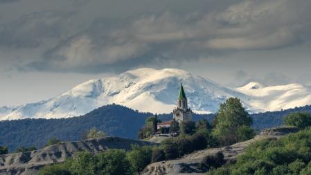 El Puigmal nevado visto desde Manlleu.