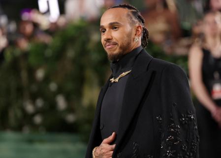 El piloto de Fórmula 1, Lewis Hamilton, en el MET