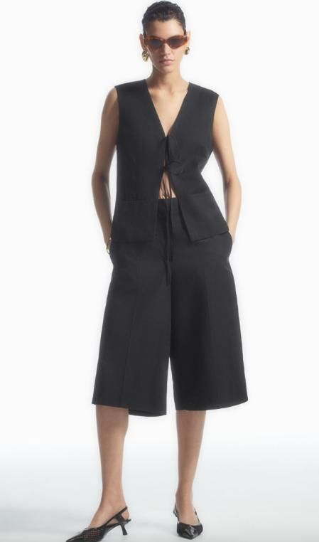 Conjunto de pantalón y chaleco de COS.