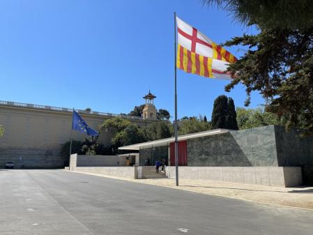 Vista actual del núcleo edificado del Pabellón nacional de Alemania, ubicado en el extremo oeste de la Plaza de Carles Buigas de Barcelona.