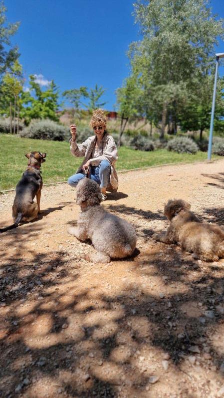 La actriz Esther Acebo junto a sus perros