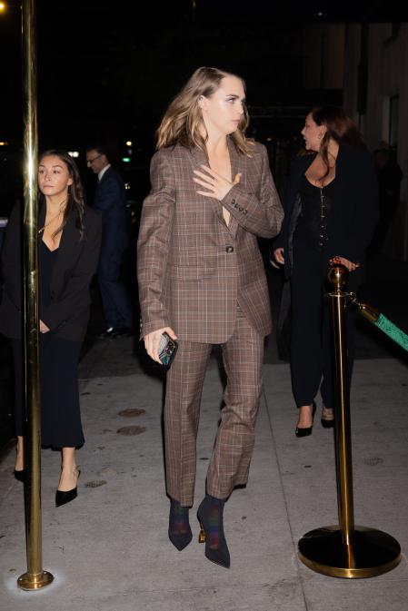 Cara Delevigne dirigiéndose a una de las after party de la gala Met
