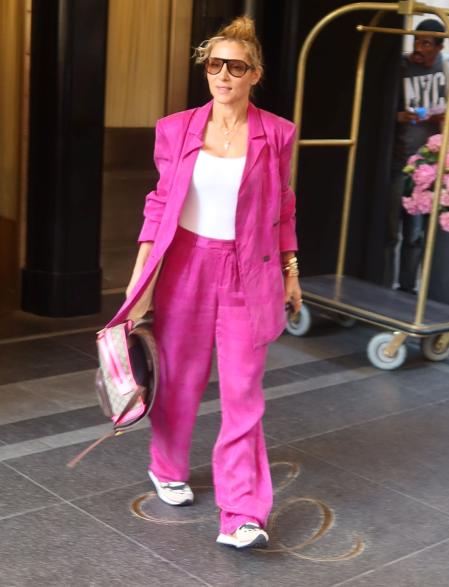 Elsa Pataky con el conjunto rosa fucsia en Nueva York