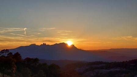 Puesta de sol en Montserrat vista desde la Sierra del Obac.